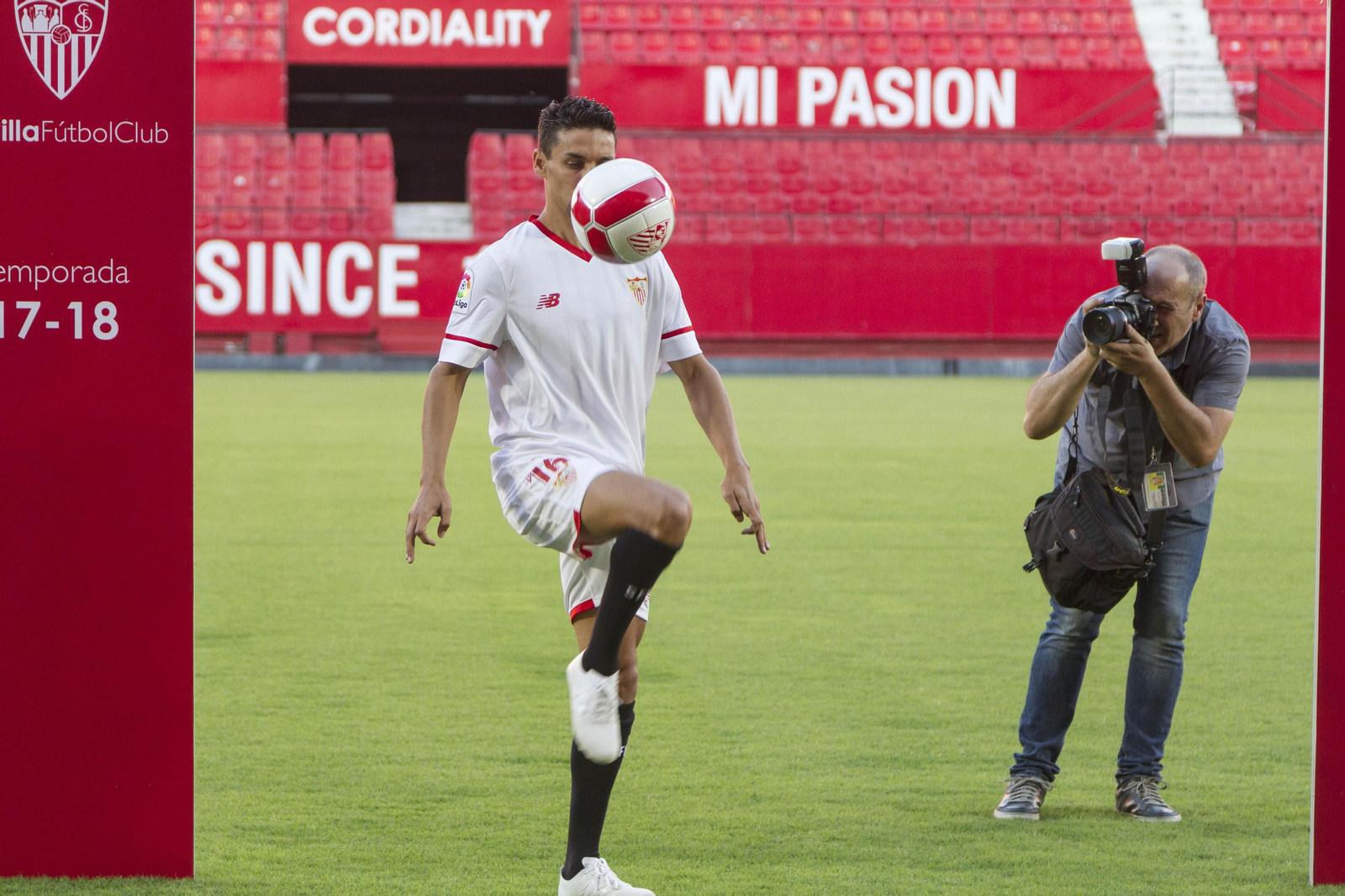 La presentación de Jesús Navas, en imágenes