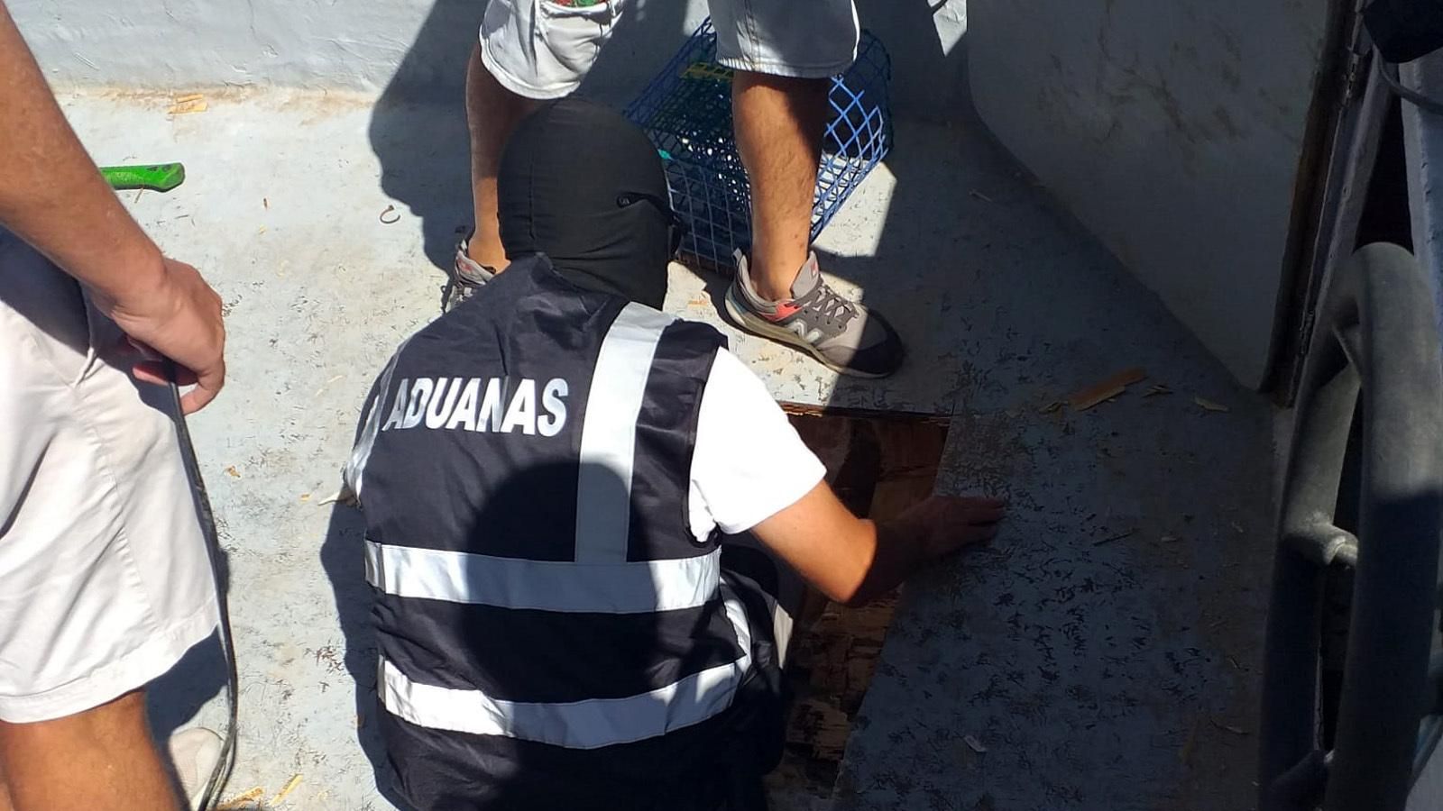 La droga estaba oculta en un doble fondo habilitado en el casco de las recreativas