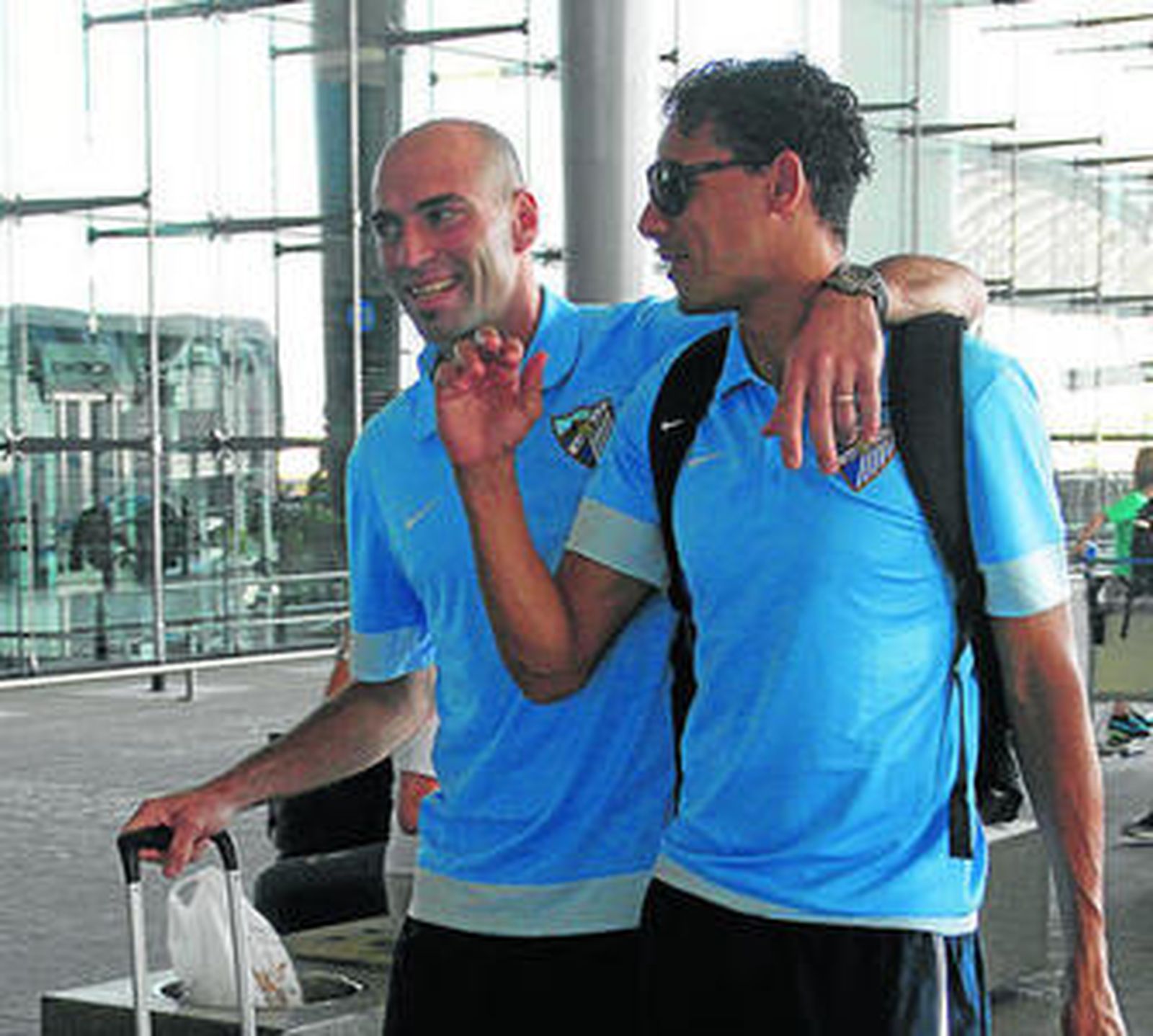 Weligton y Caballero en el aeropuerto.