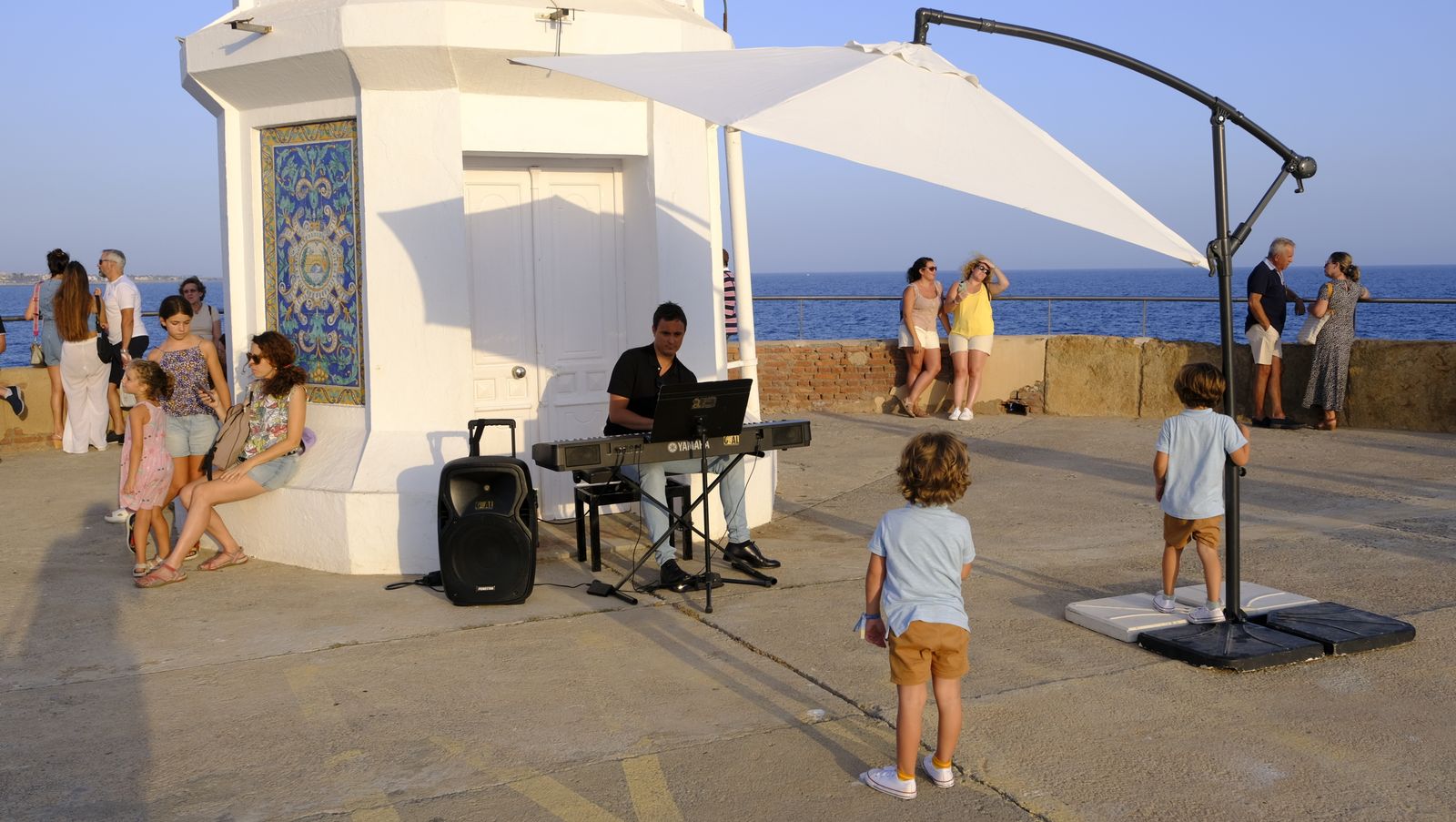 Atardecer en el Faro, organizado por la Autoridad Portuaria de Almería
