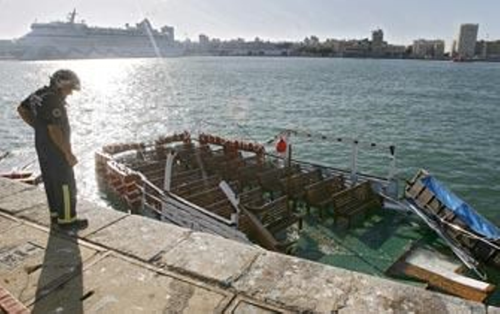 Una semana y unos 15.000 euros costará reflotar el Vapor