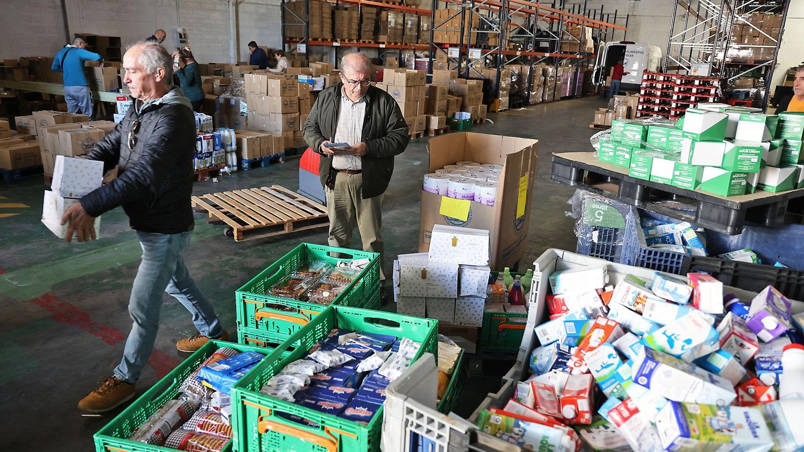 Varias cajas de donaciones que han recibidco en la nave del Banco de Alimentos.
