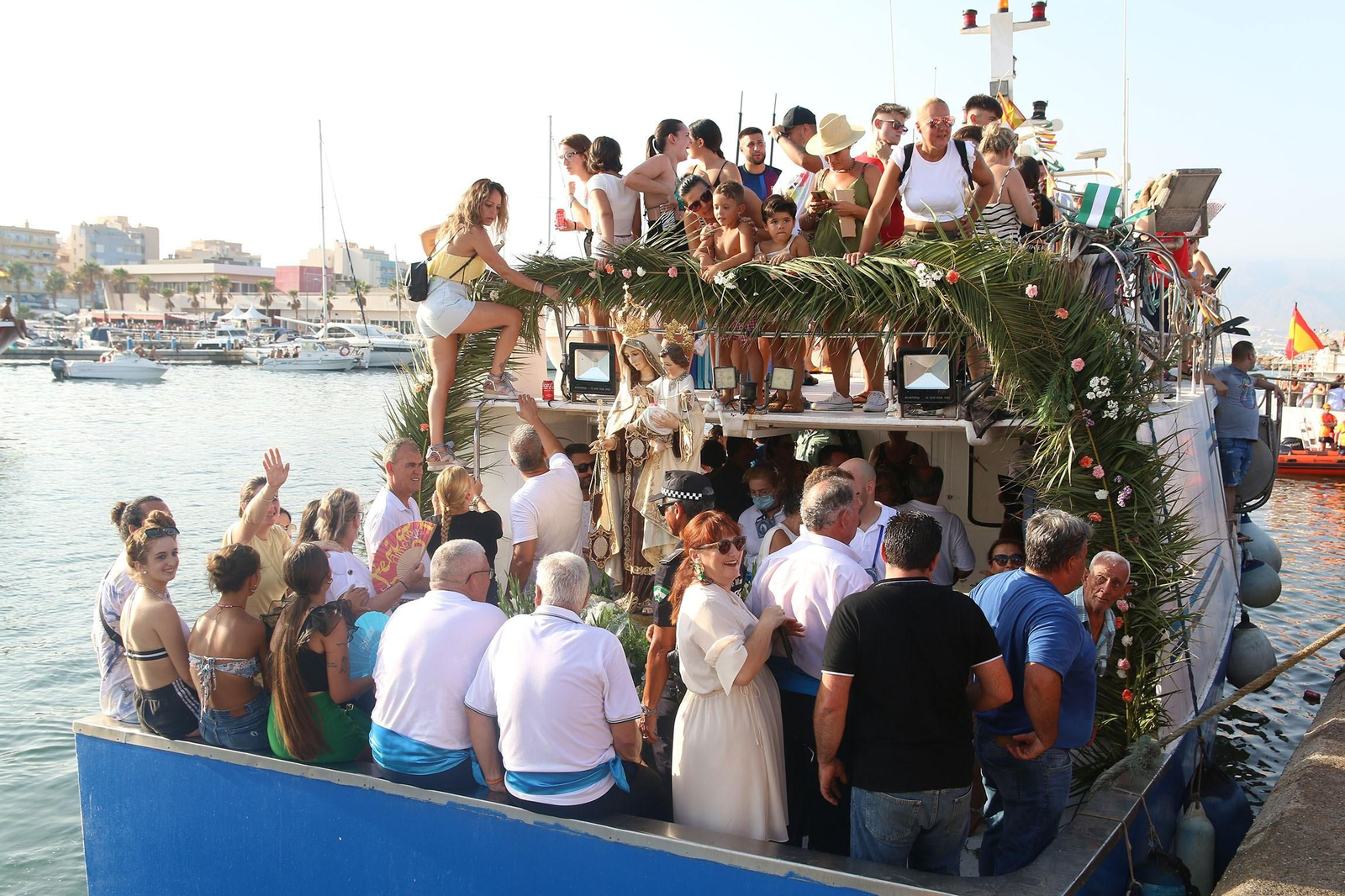 Fotogalería de la cucaña y la procesión de las Fiestas de Santa Ana en Roquetas