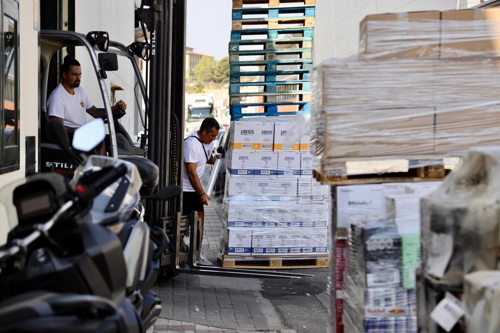 Los últimos preparativos para la Feria de Málaga, en imágenes.