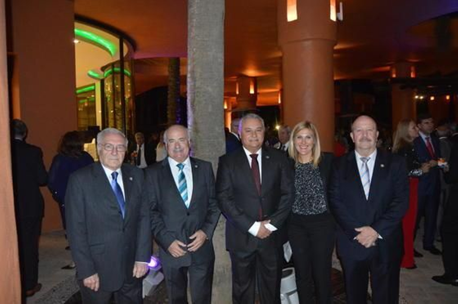 Isidro Román, José Zayas, Domingo Villero, Ana Jáuregui y Miguel Ángel Puebla, durante la cena en el Hotel Barcelo Sancti Petri.

Foto: Ignacio Casas de Ciria