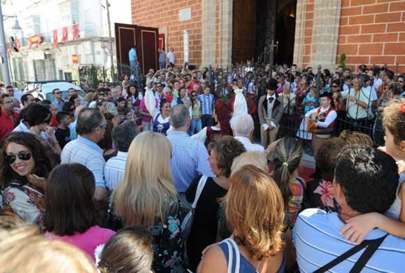 42 actores recrean el cuadro 'Juaramento de Las Cortes Generales y Extraordinarias de 1810' de José Casado del Alisal

Foto: Elias Pimentel