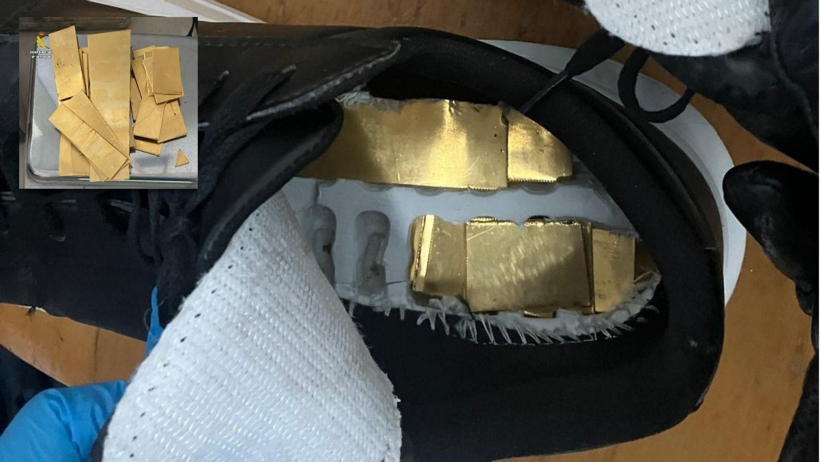La Guardia Civil intercepta a dos personas en el Puerto de Algeciras cuando intentaban embarcar hacia Marruecos con láminas de oro ocultas en el calzado.