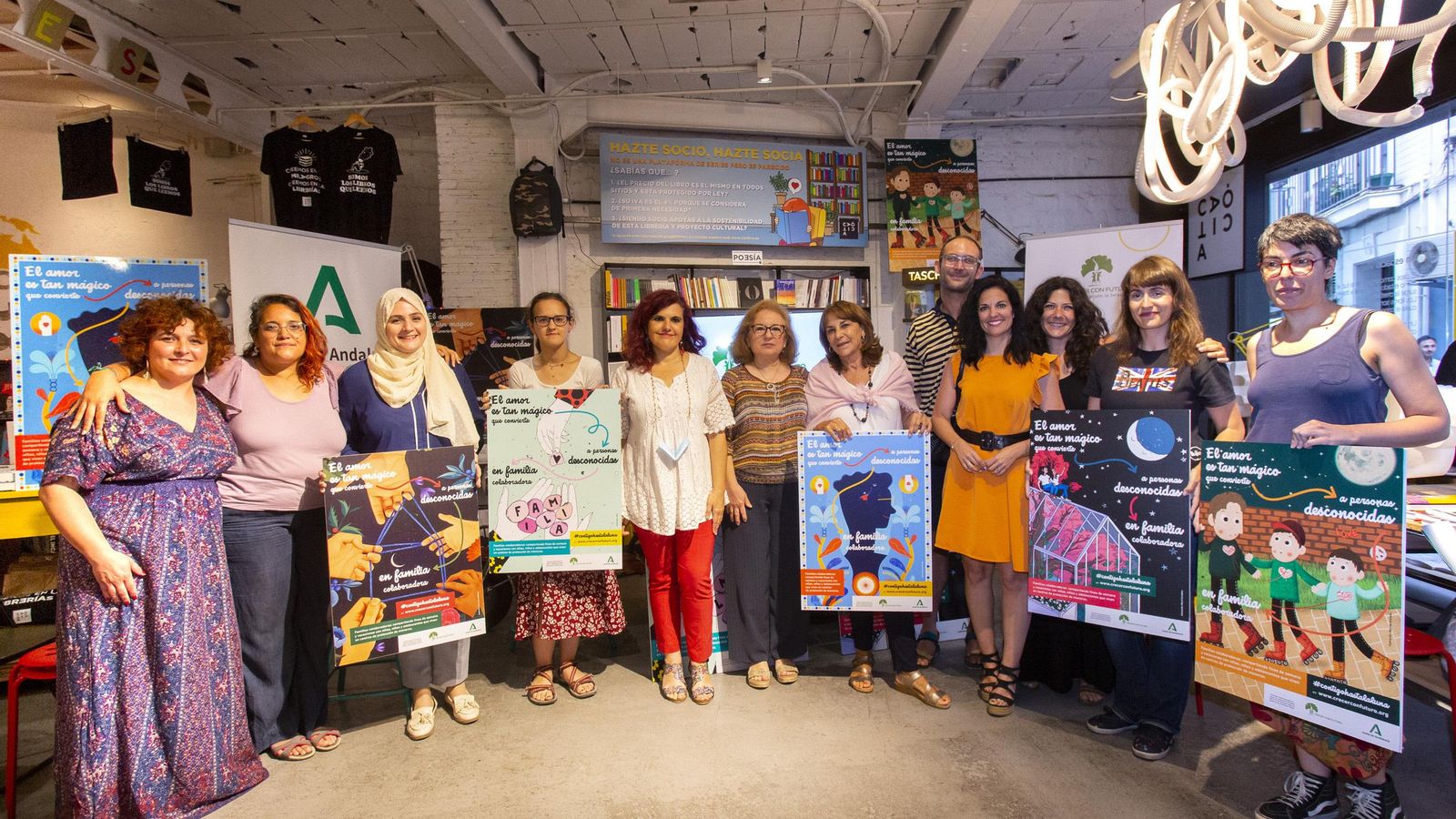 Participantes en la presentación de la campaña que busca familias colaboradoras.