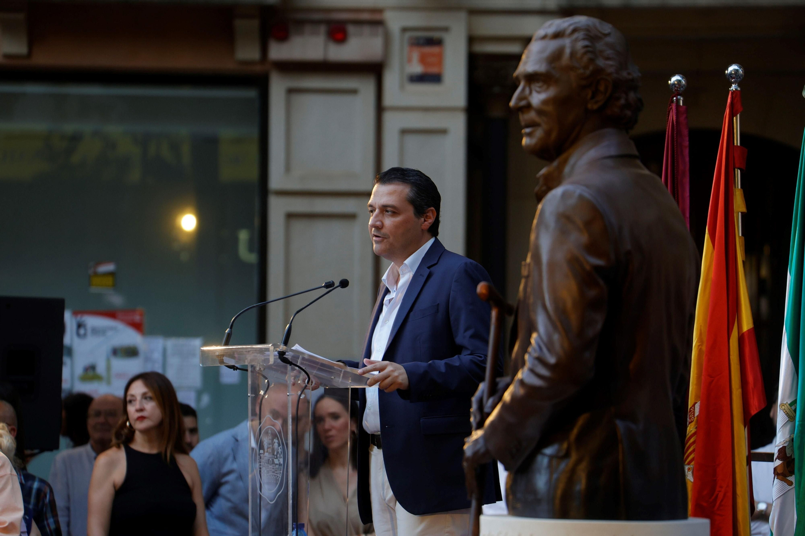 Las fotos del descubrimiento del busto homenaje a Antonio Gala en Córdoba