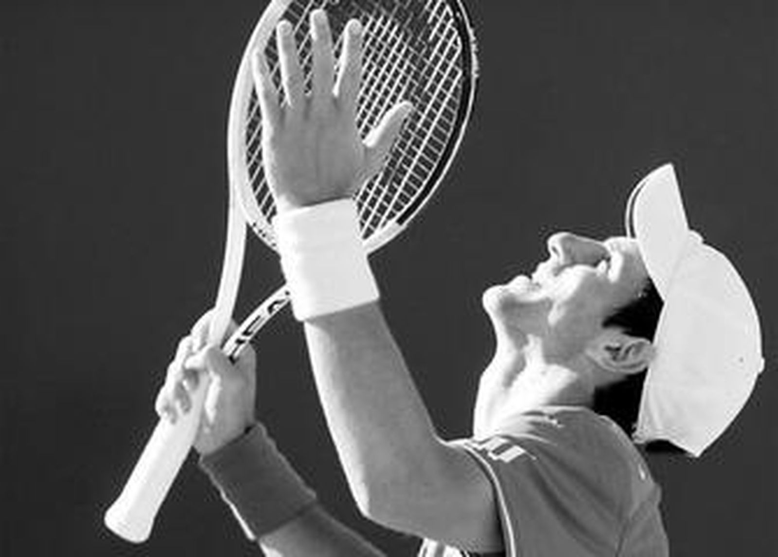 Djokovic se lamenta tras perder el encuentro de tercera ronda con el alemán Kohlschreiber.