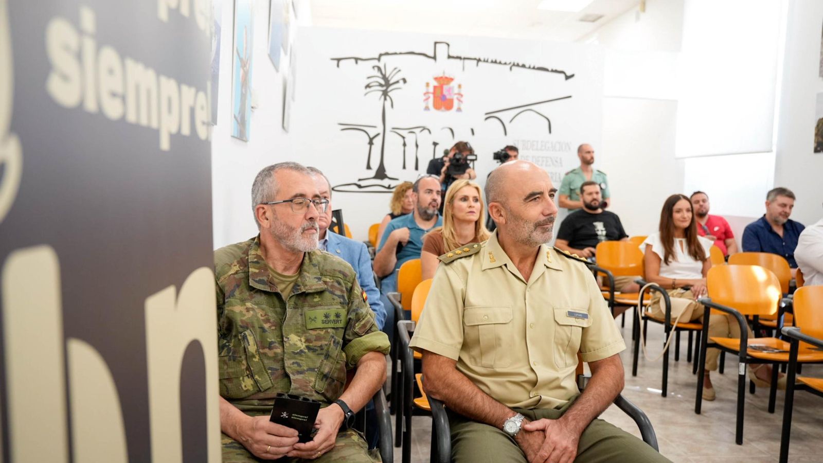 Presentación de la exposición centrada en los uniformes de la Legión.