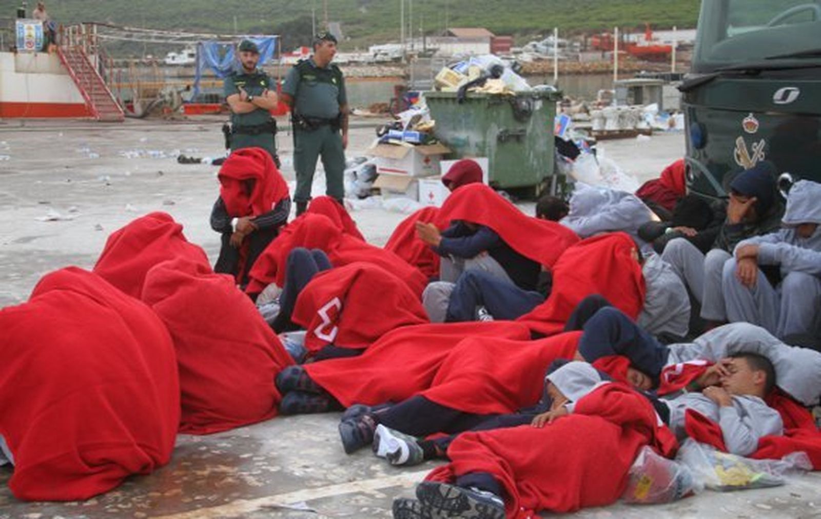 Más de cien inmigrantes en una noche