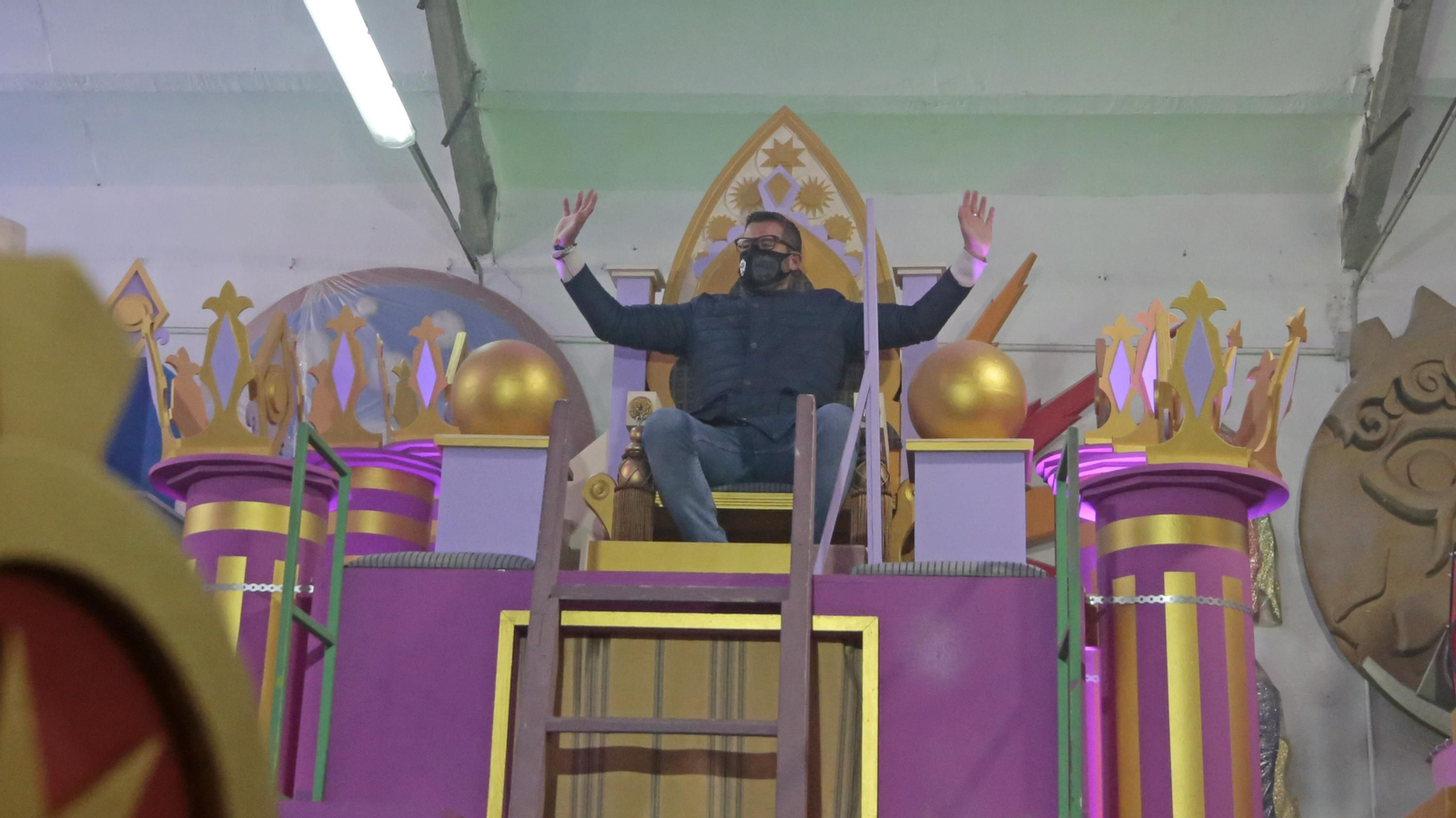 Visita de sus Majestades al taller de fiestas del ayuntamiento de Jerez