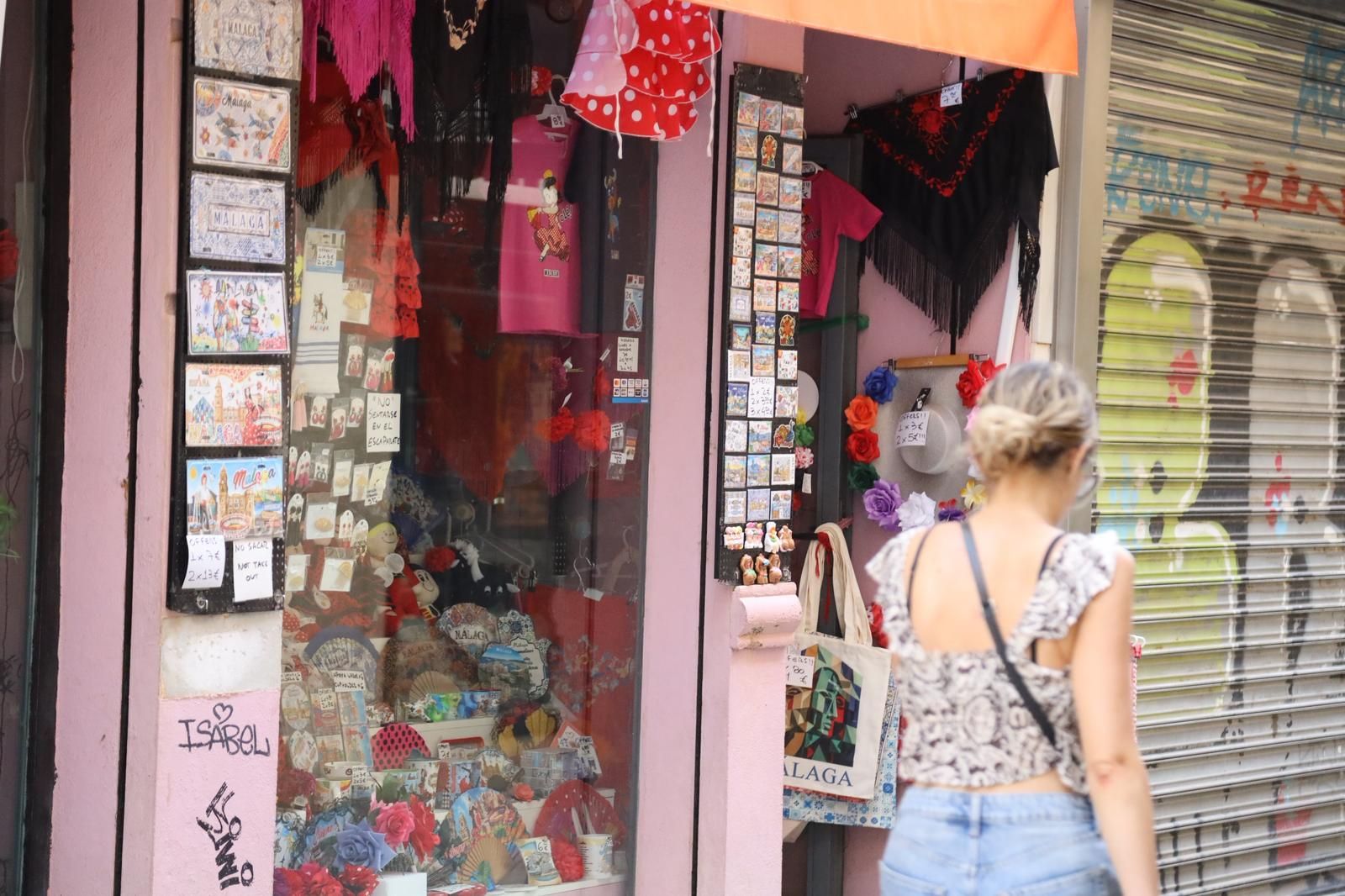 La fiesta en las calles del Centro de Málaga este domingo de Feria, en imágenes