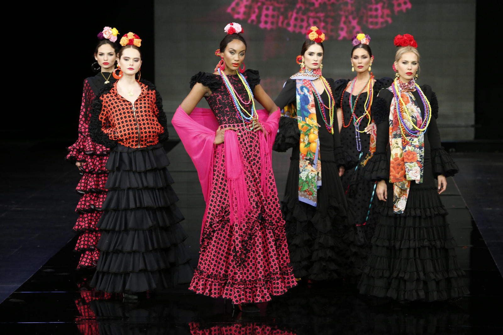 Todo sobre el jueves de SIMOF 2020: fotos de los desfiles y crónica de la primera jornada