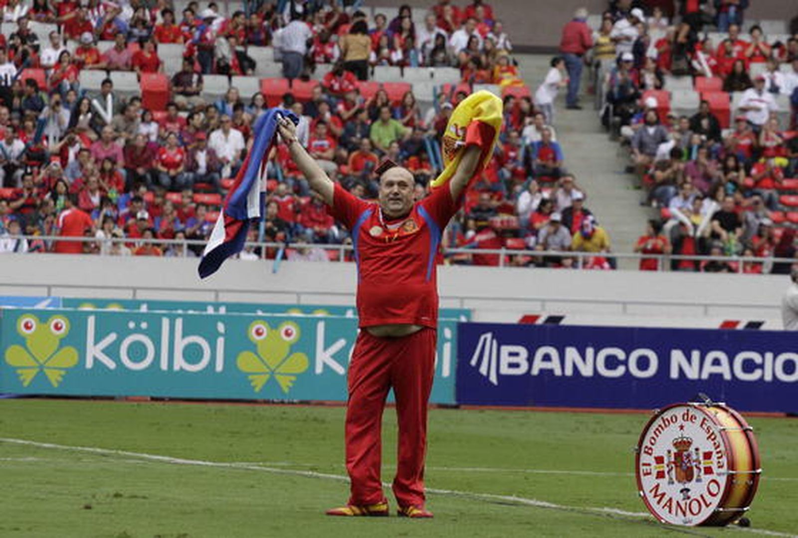 Un gol en el descuento de Villa salvó el empate de la selección española tras tener que remontar dos goles después de un desastroso primer tiempo.

Foto: efe