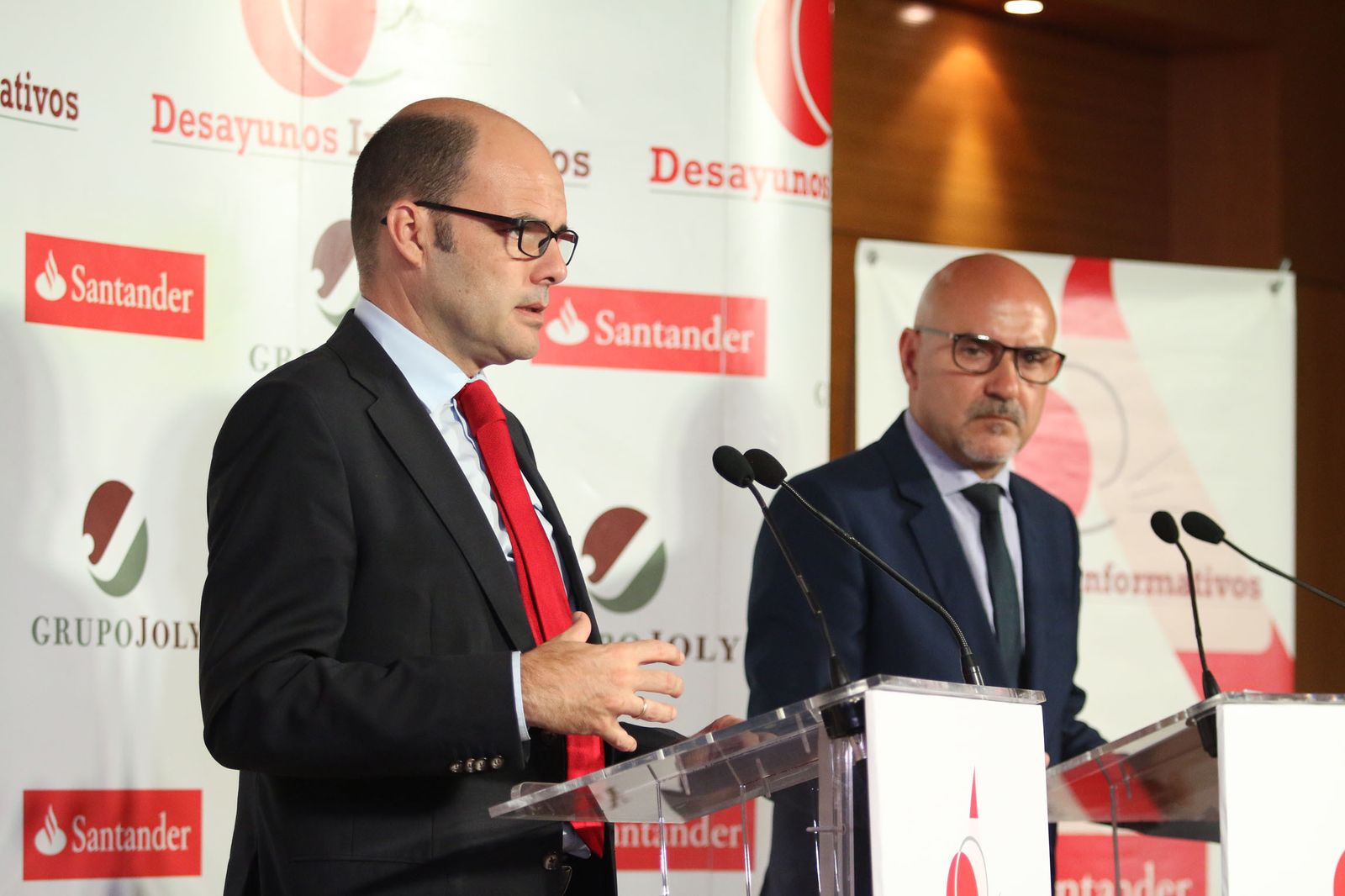 "Banco sencillo, personal y justo"