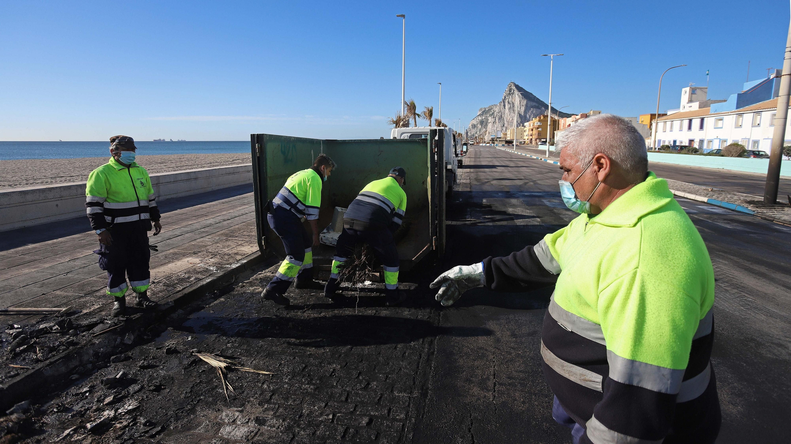 Nueva noche de incidentes en La Línea