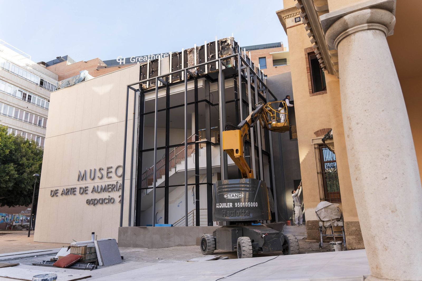 Fotogalería de las obras del Preventorio: el jardín vertical, protagonista de la rehabilitación