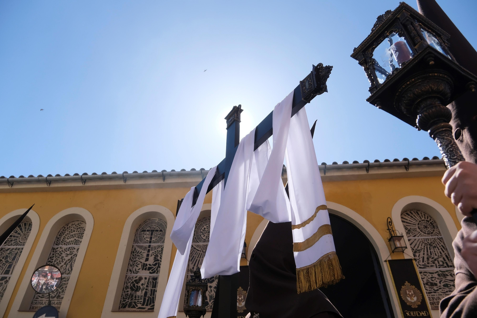 Viernes Santo en Córdoba: la procesión de La Soledad, en imágenes
