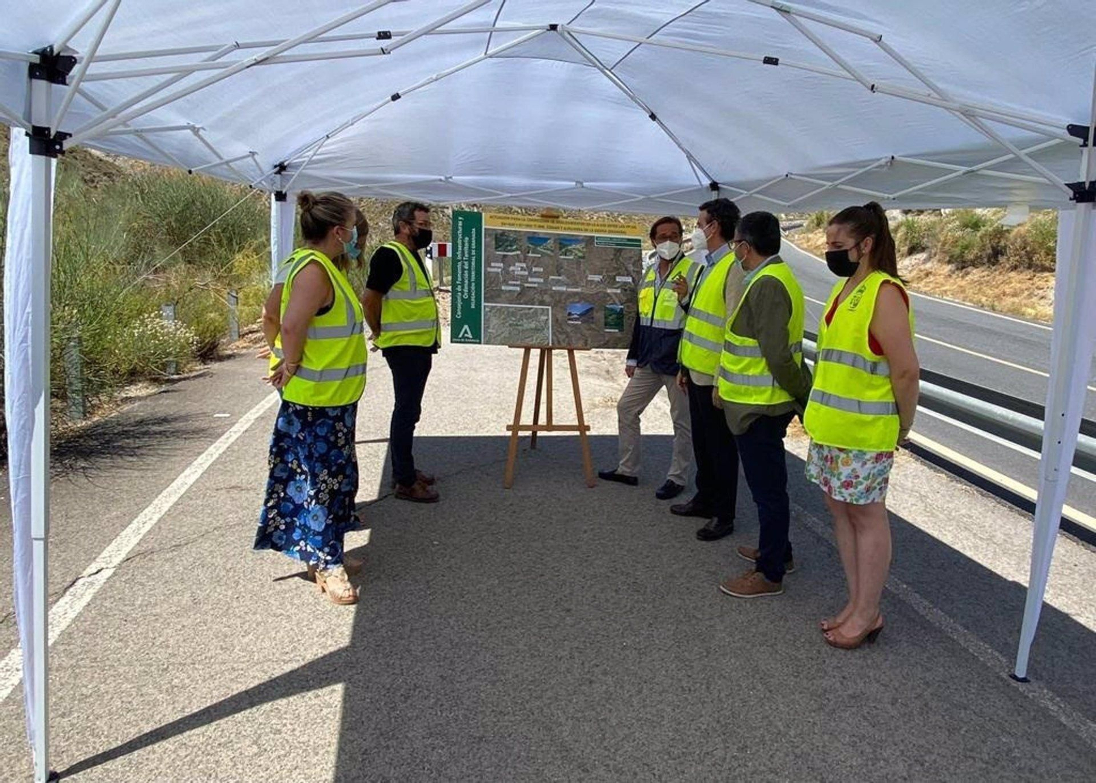 La Junta inicia las arreglos  de la A-438 en Cádiar por deslizamientos