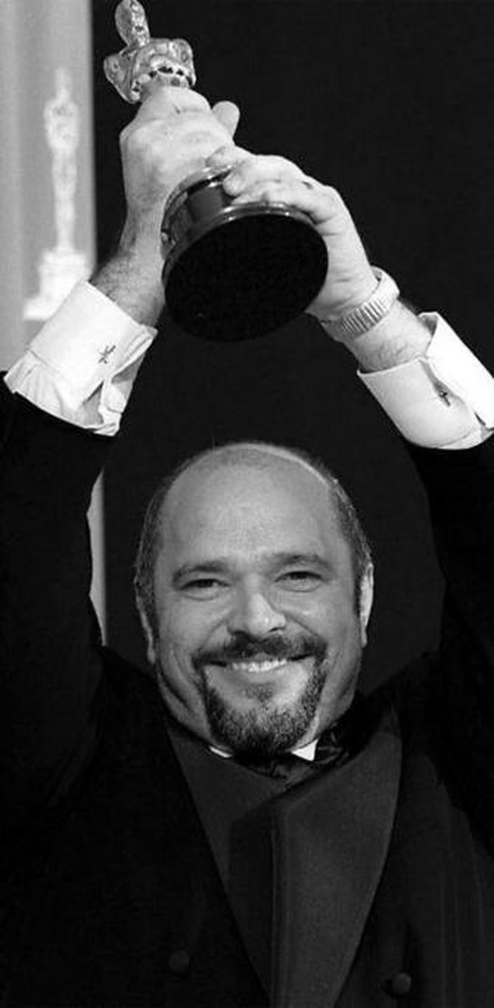 Minghella, en 1997, con el Oscar al mejor director por 'El paciente inglés'.