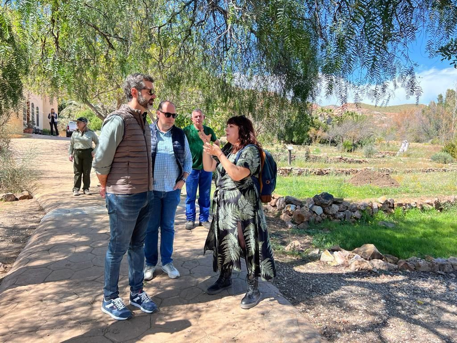 El consejero en su visita al Albardinal El consejero en su visita al Albardinal