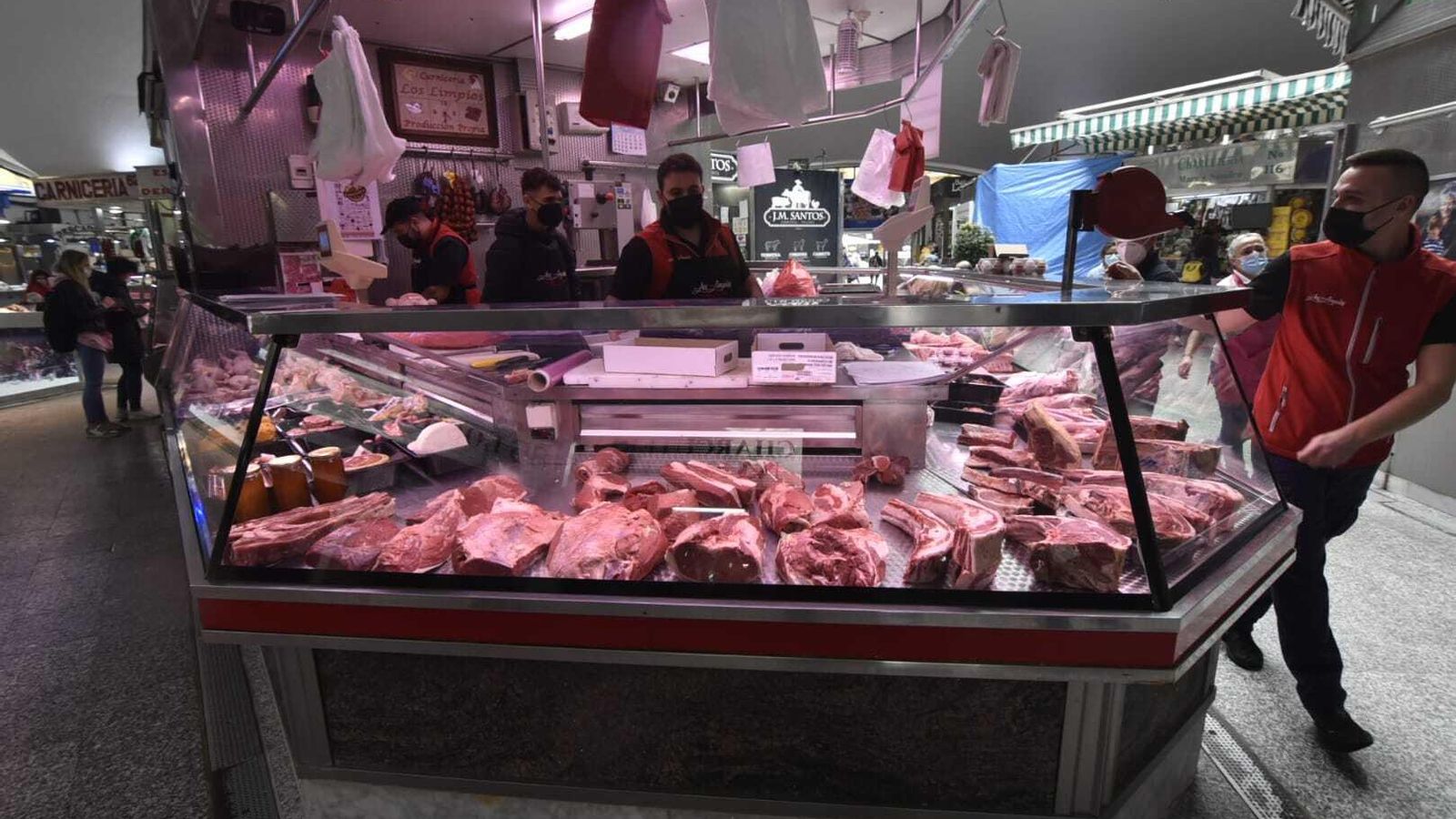 Un puesto de carne en el Ingeniero Torroja, este miércoles.