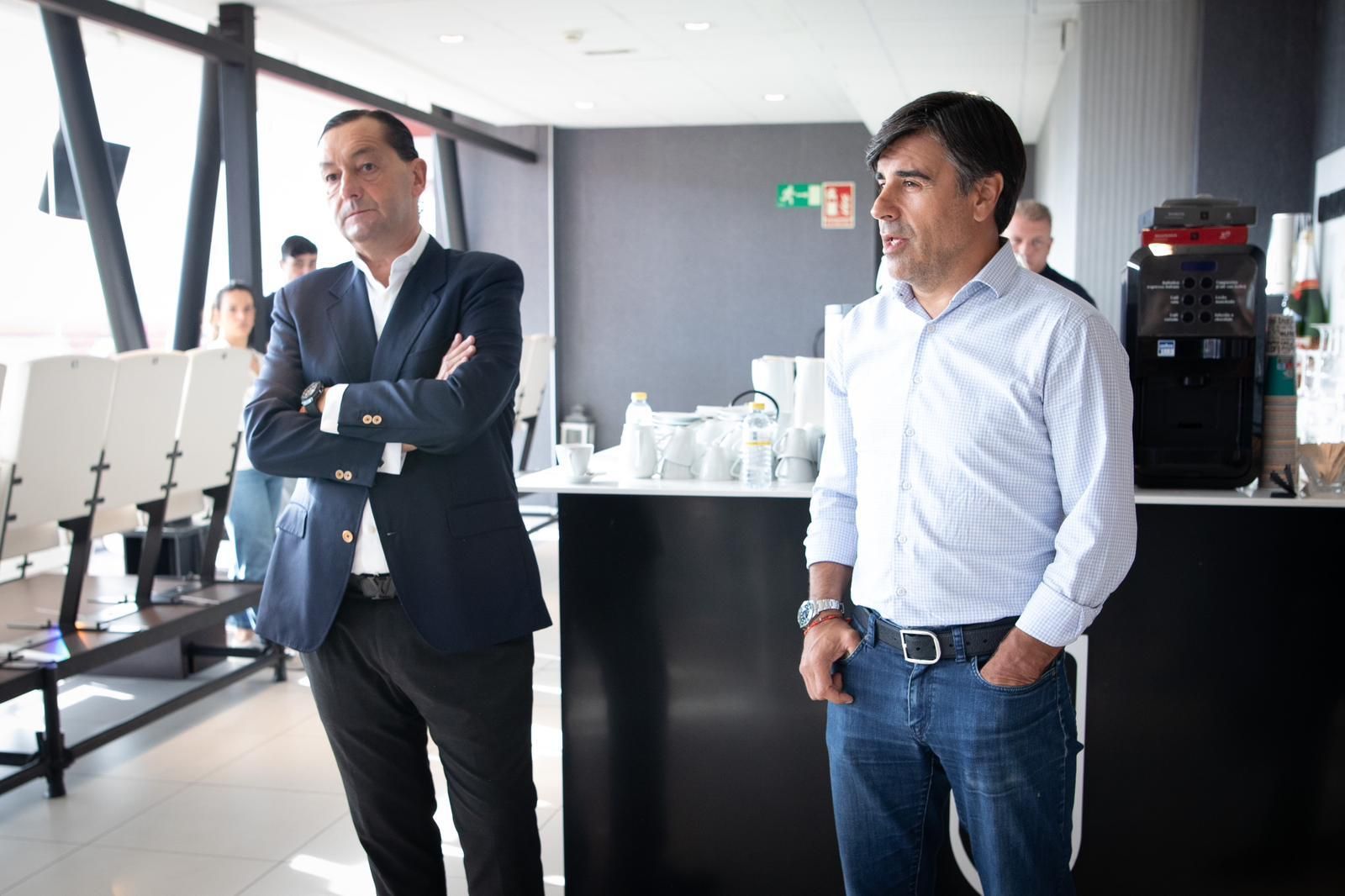 Alfredo García Amado (i) en el acto de este lunes junto a Nico Rodríguez