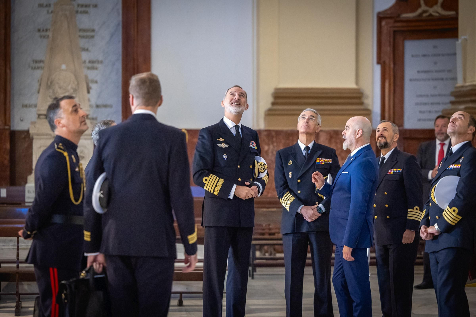 Las imágenes de la visita del Rey Felipe VI a la Escuela de Suboficiales de la Armada en San Fernando