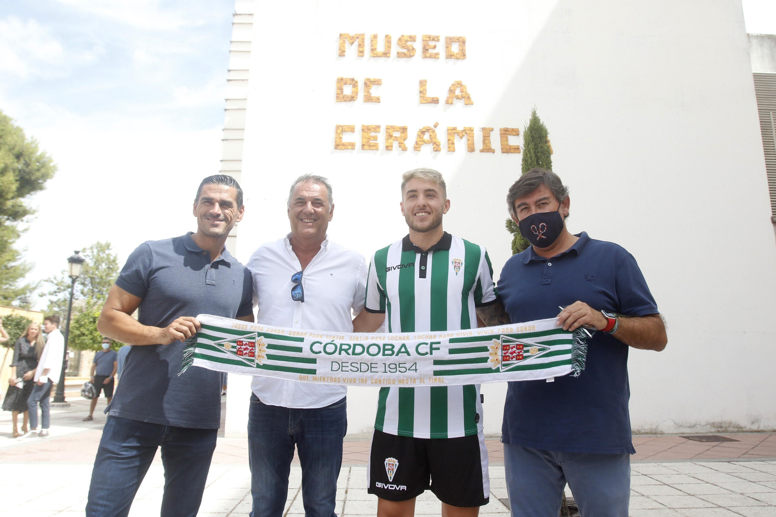 La presentación de Antonio Casas como jugador del Córdoba CF, en imágenes