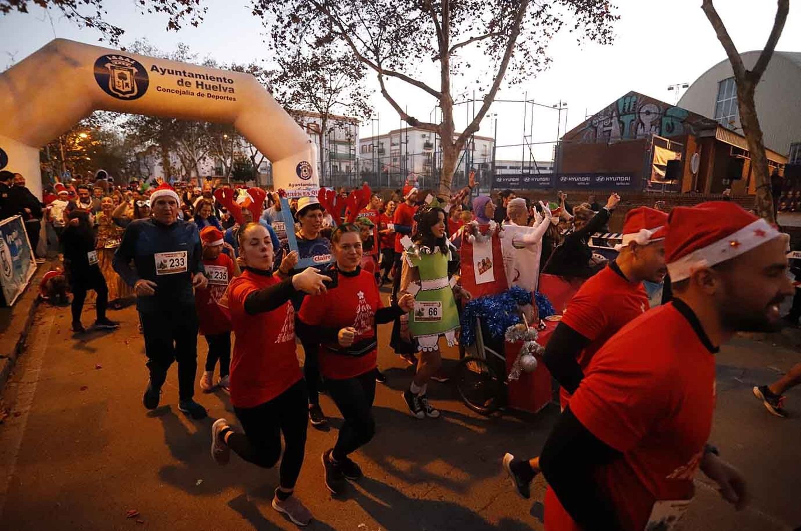 Imágenes de la carrera de San Silvestre en Huelva