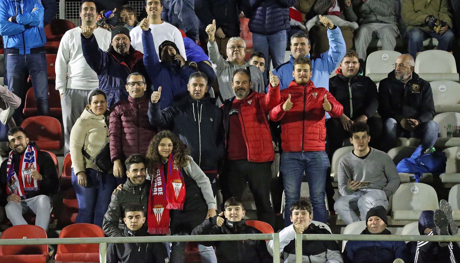 Fotos de la afición en el Nuevo Mirador