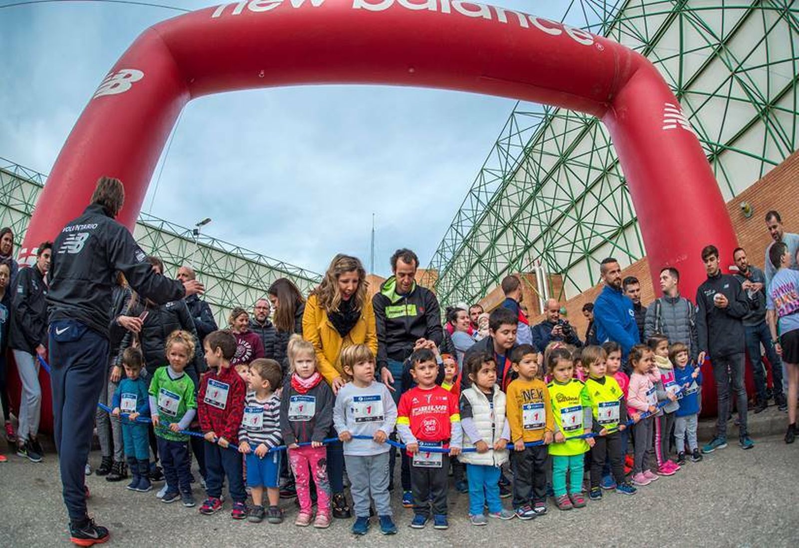 Varios niños en la linea de salida durante la prueba del pasado año.