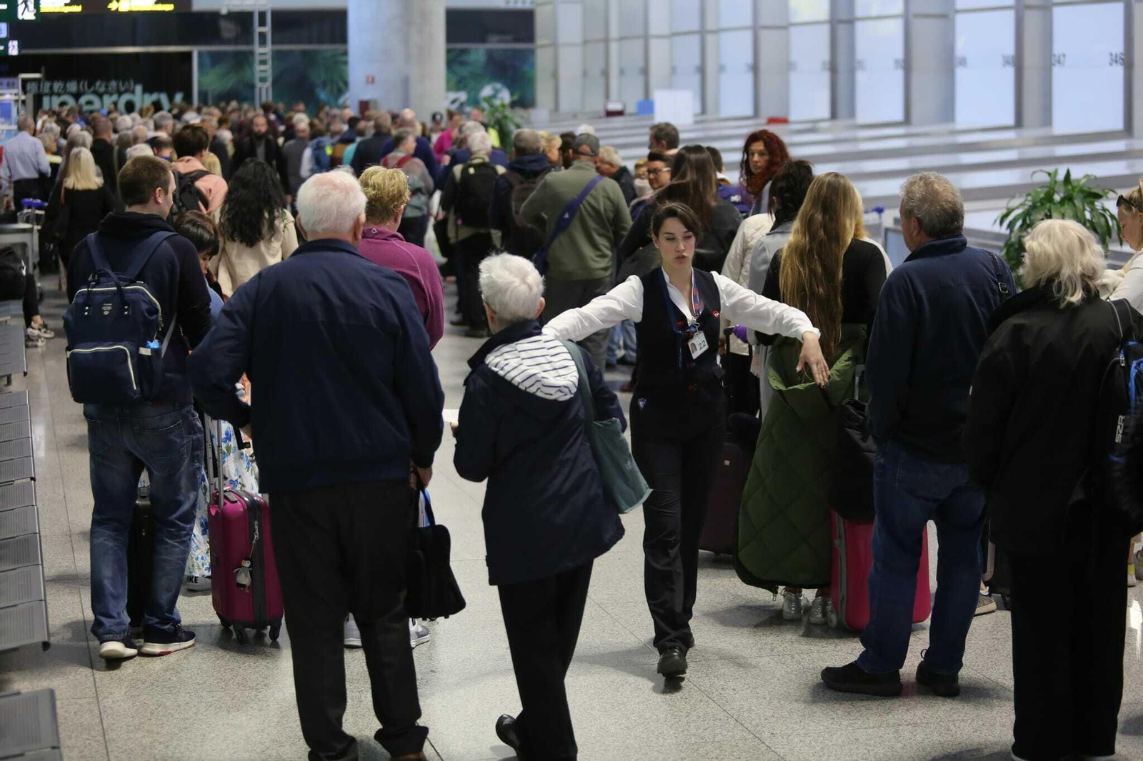 Fotos del 'overbooking' registrado en el aeropuerto de Málaga
