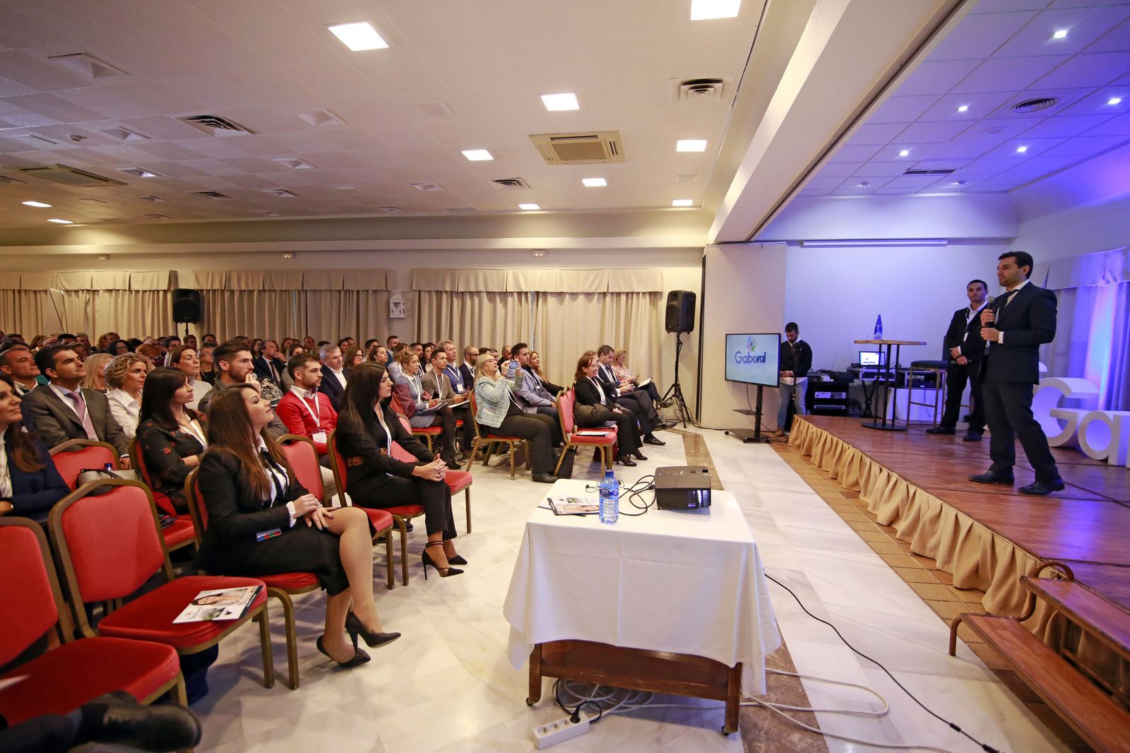 Gaboral organiza una conferencia de Víctor Küppers en Hotel Jerez