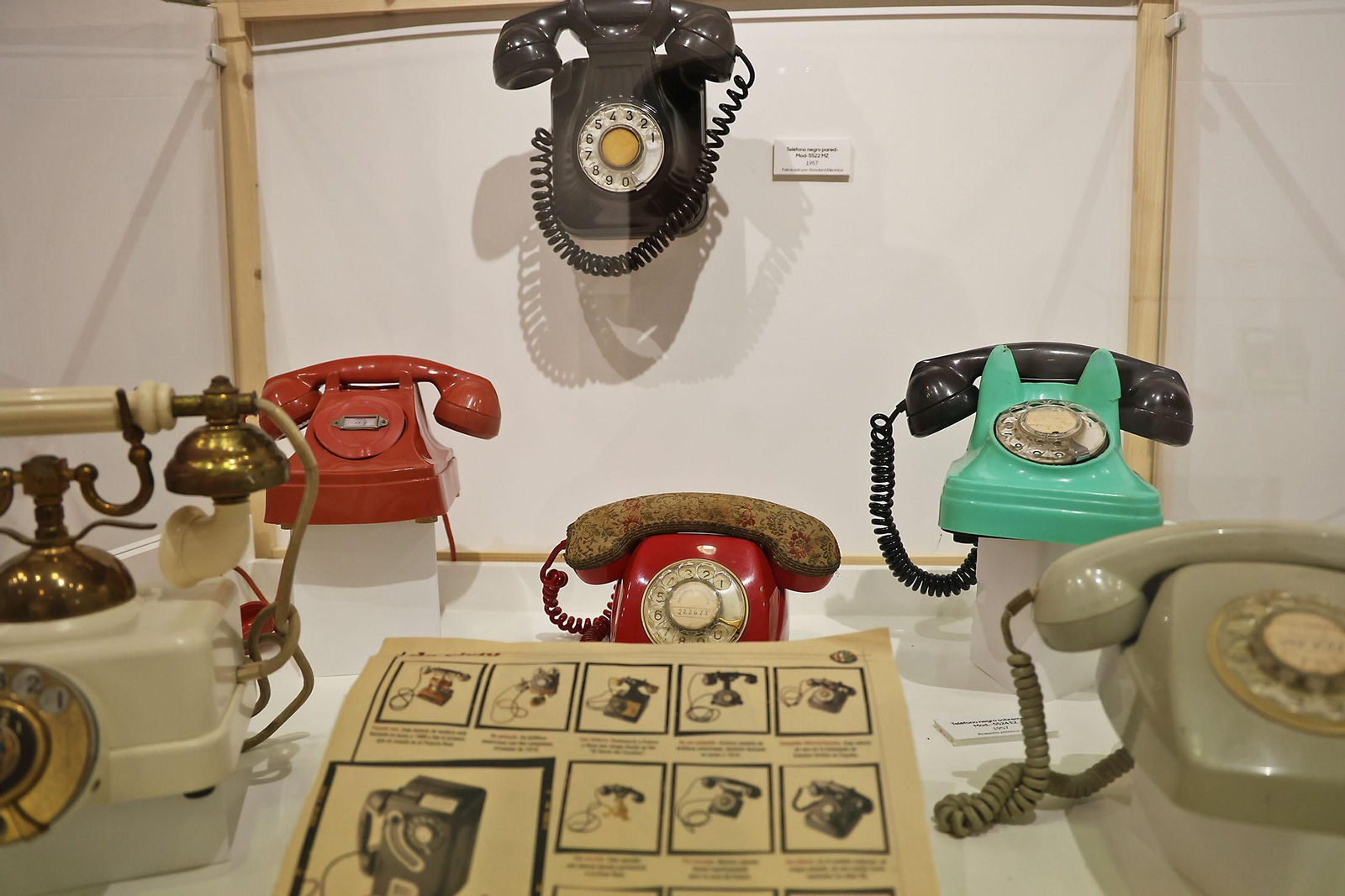 Imágenes de la inauguración de la exposición 'La Telefonía en Huelva'