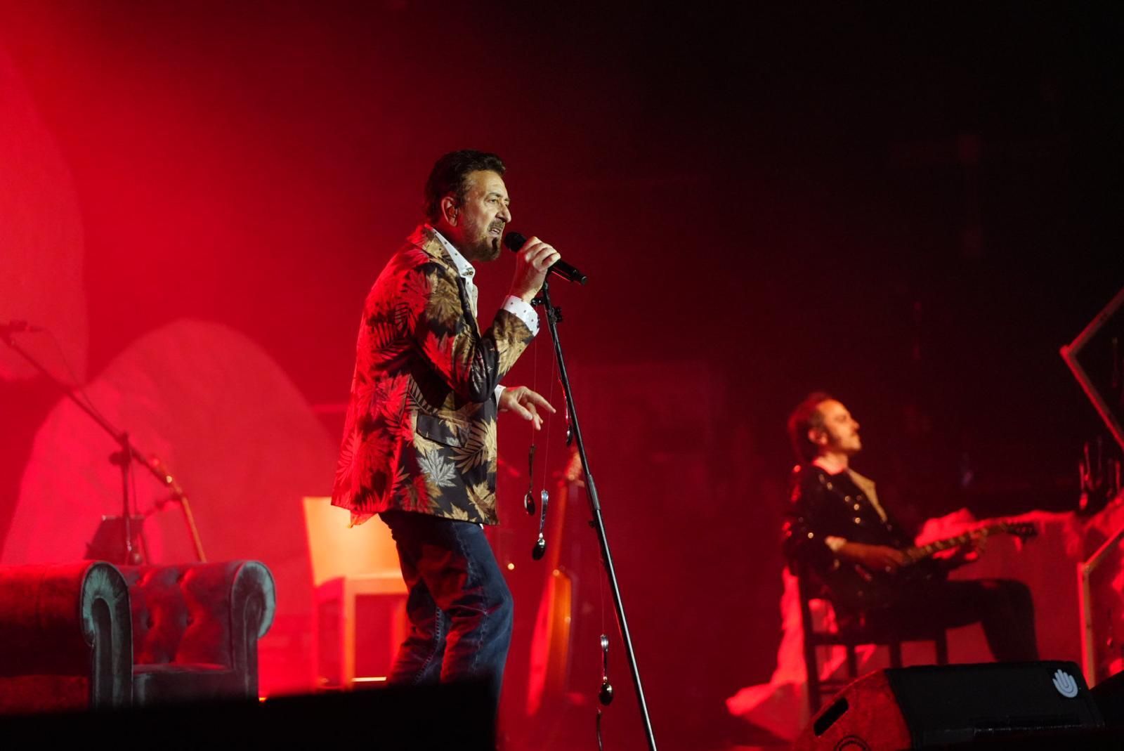 El concierto de Manolo García en el teatro El Silo de Pozoblanco, en fotografías