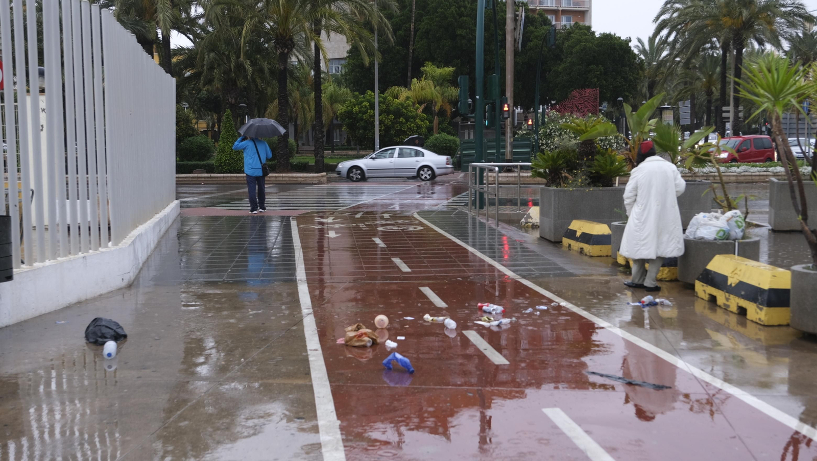 Los almerienses expresan su alegría por la lluvia
