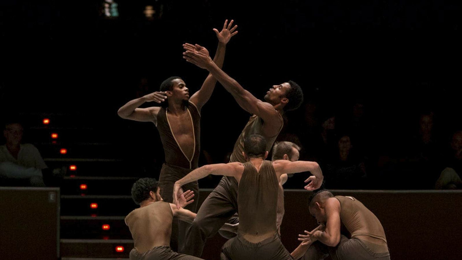 La compañía Crea Dance Company es la encargada del montaje de esta versión contemporánea de ‘Carmina Burana’.
