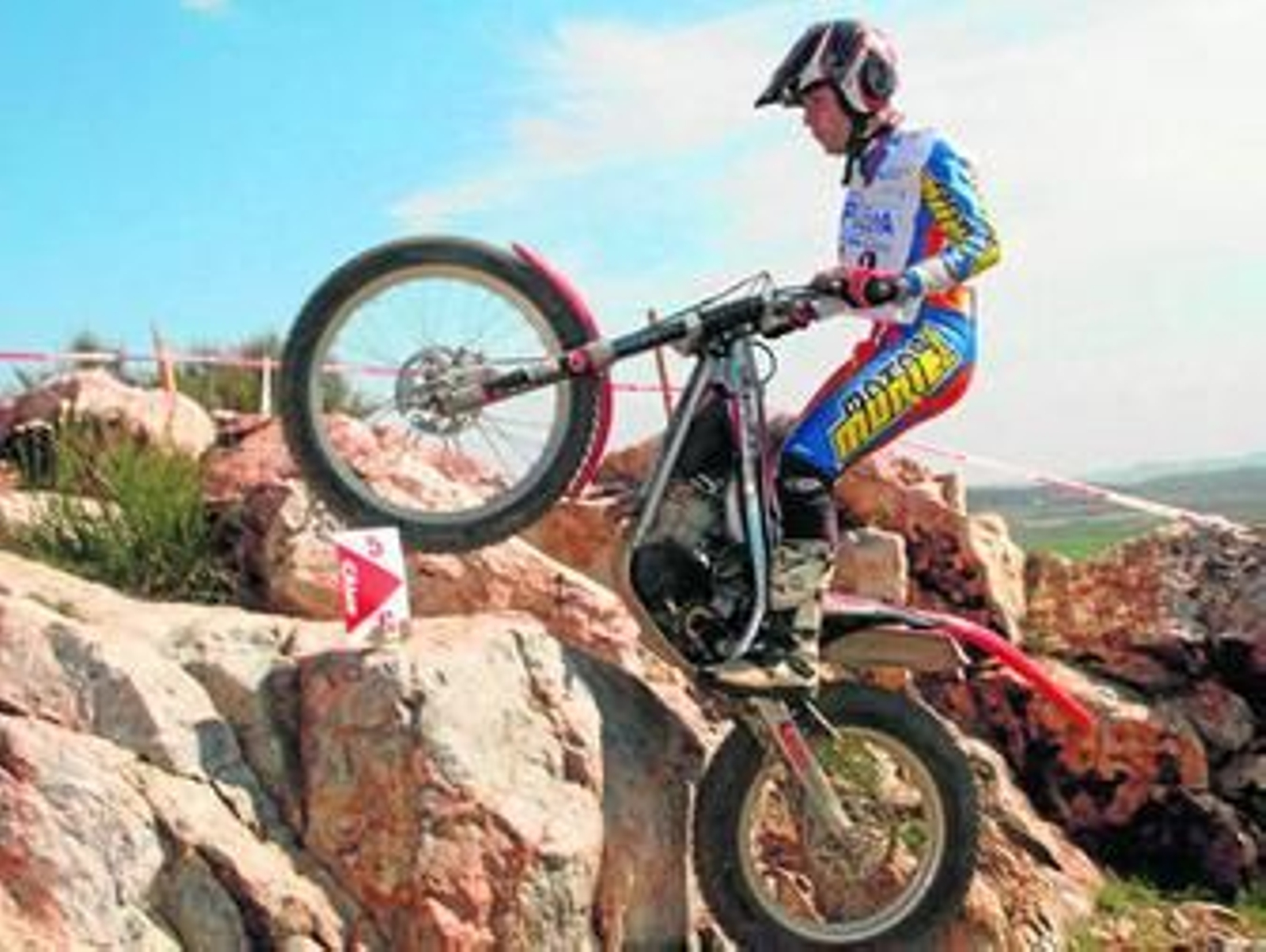 Álvaro Márquez, que se define como un piloto muy técnico, pertenece al equipo Motos Muriel y al Motoclub de Villablanca.