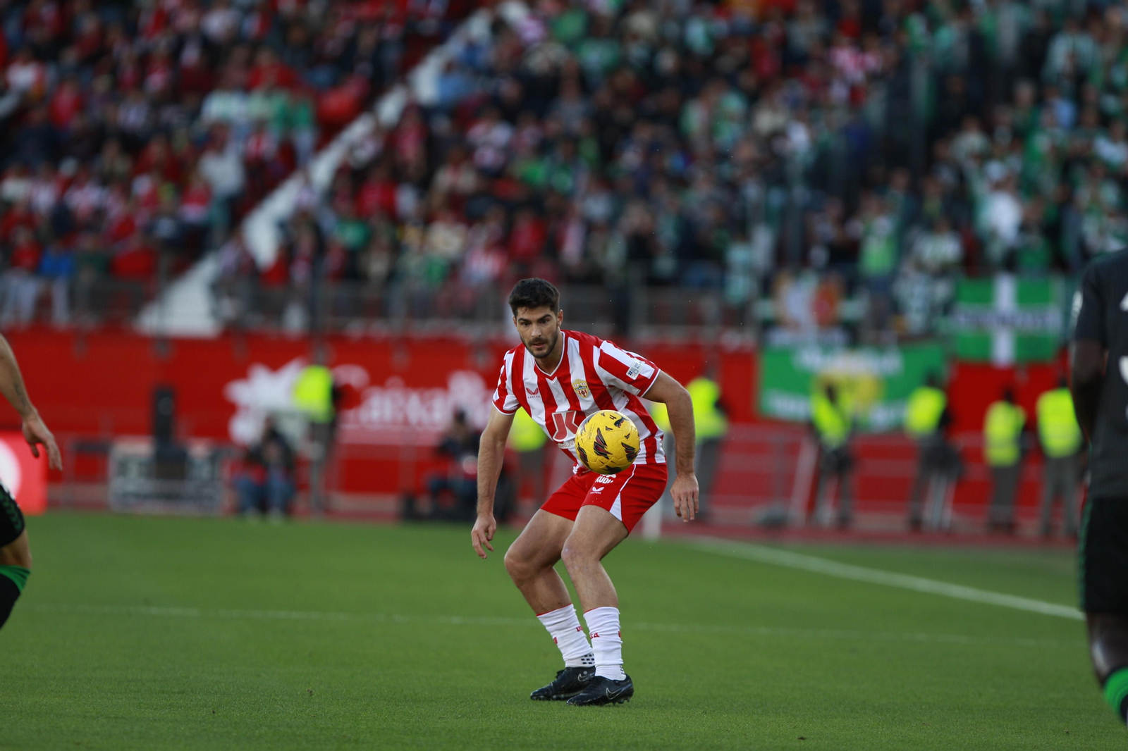 Imágenes del partido de fútbol U.D. Almería-Real Betis Balompié