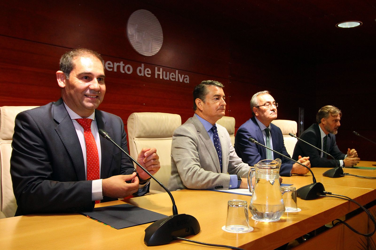 Imágenes de la toma de posesión del nuevo presidente del Puerto de Huelva, José Luis Ramos.