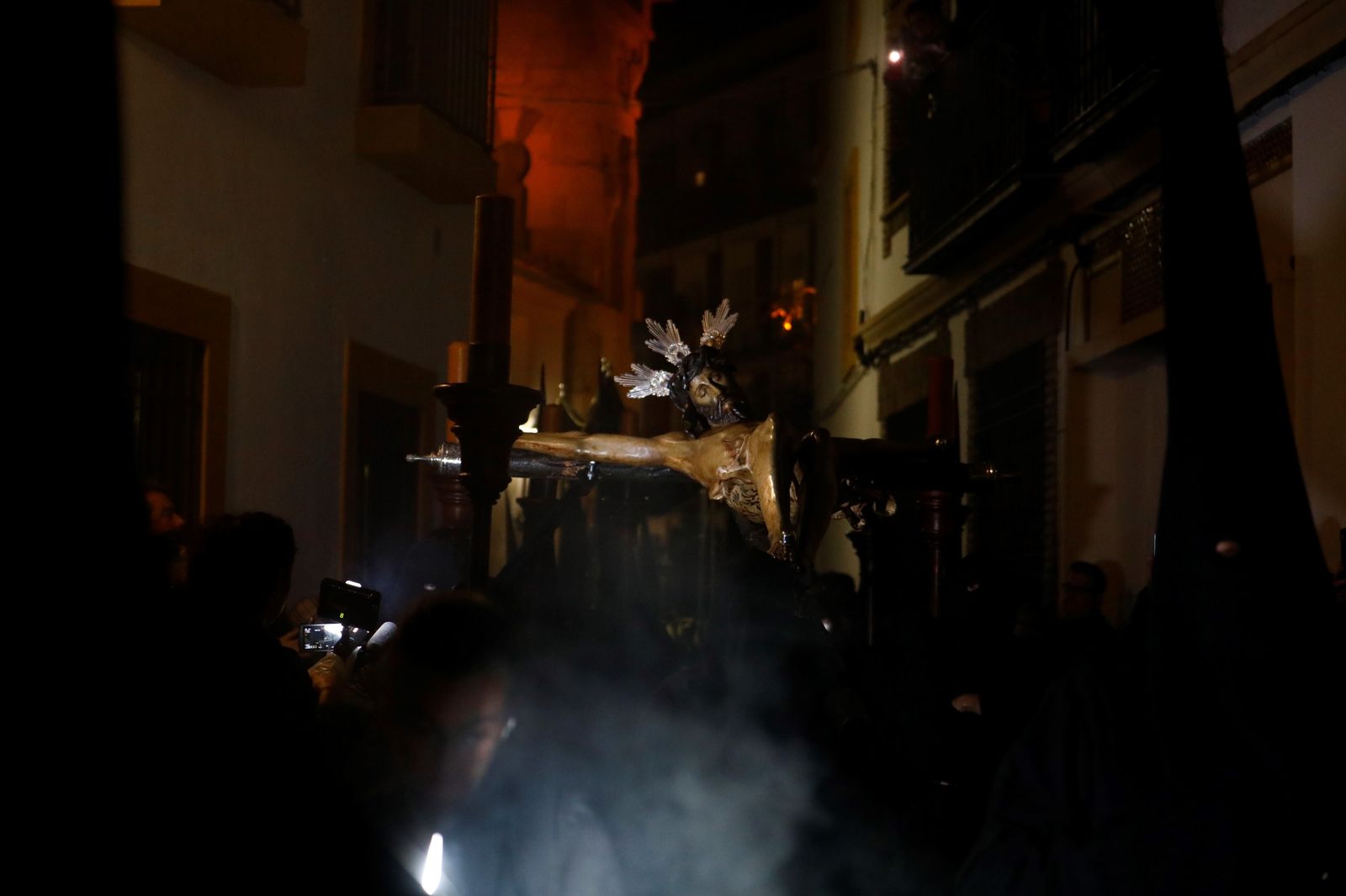 Las imágenes de la procesión del Vía Crucis de Córdoba este Lunes Santo