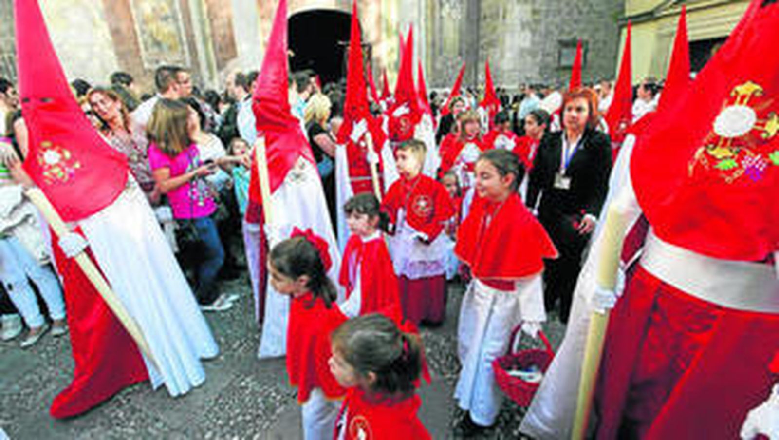 Los integrantes de la junta de gobierno de La Cena pagan una cuota superior al resto de hermanos.