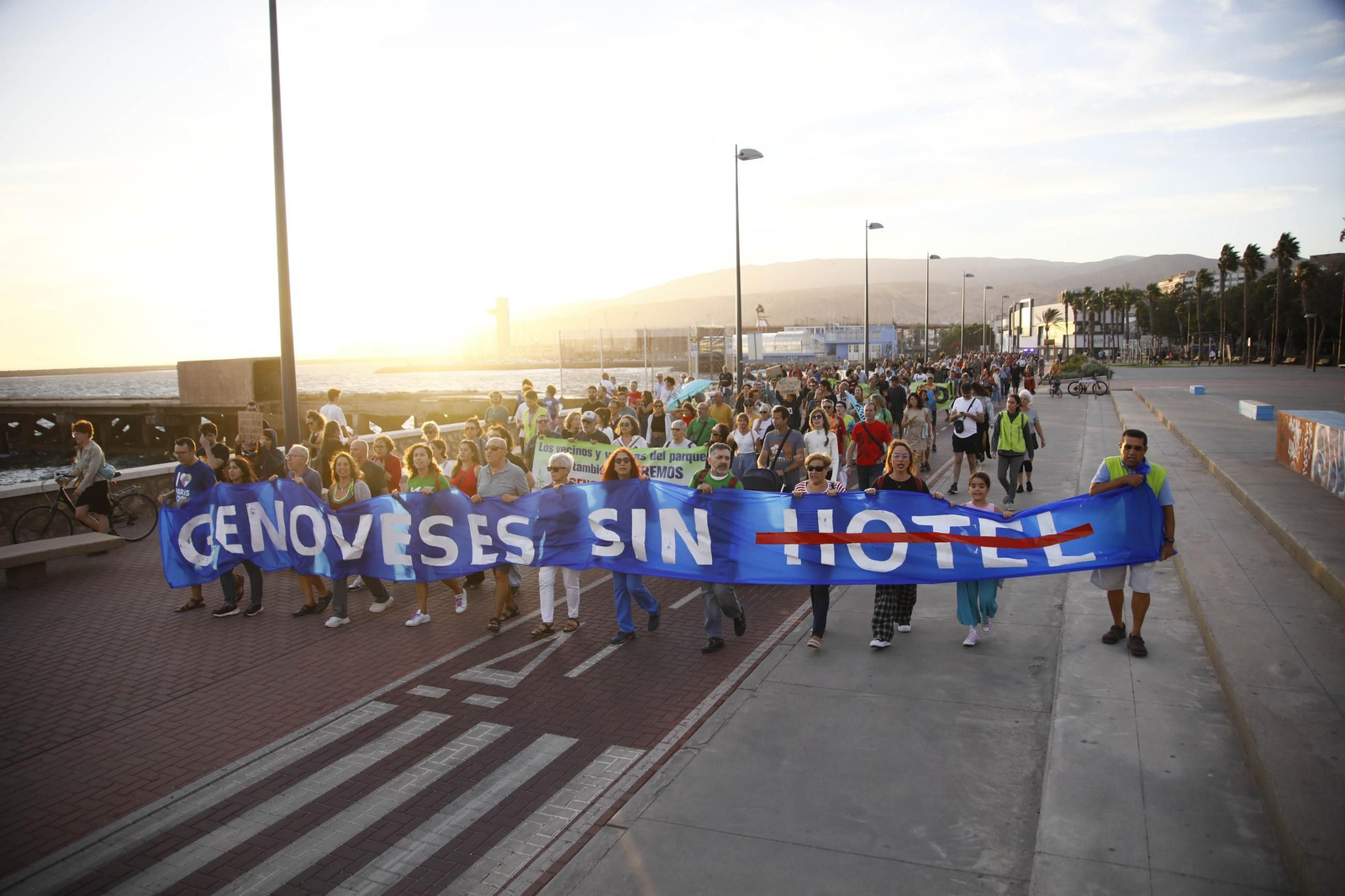 La manifestación "Genoveses sin hotel", en imágenes