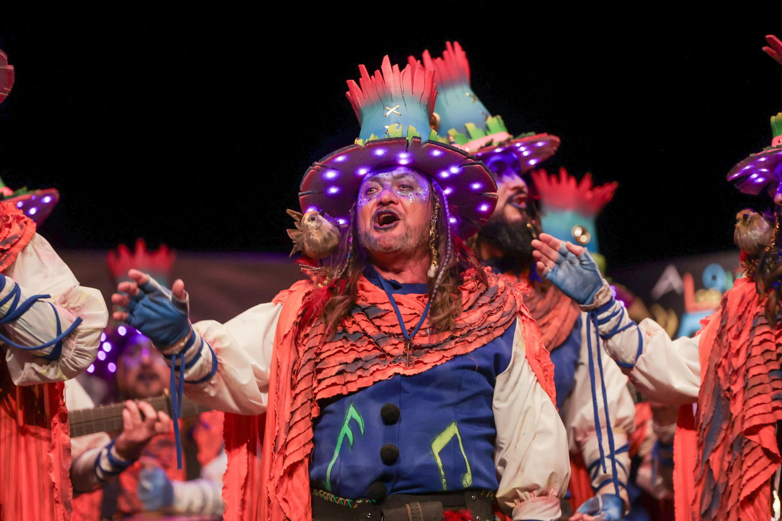 Imágenes de la actuación de la comparsa de Huelva "Los Alquimistas" en las semifinales del Carnaval Colombino