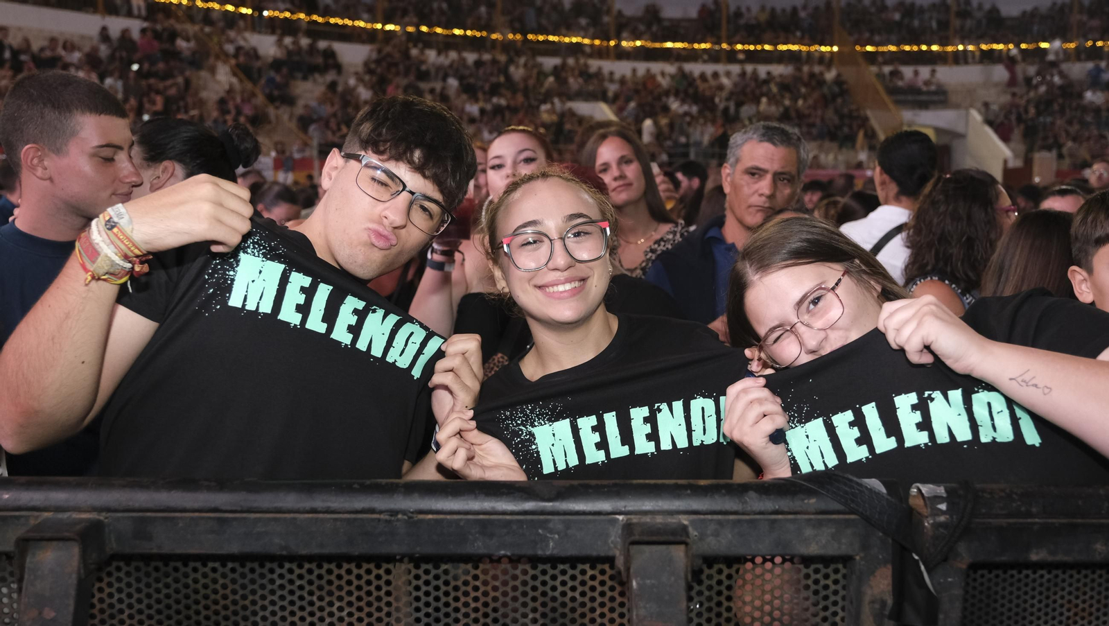 El concierto de Melendi llena de fans la Plaza de Toros de Almería, en imágenes