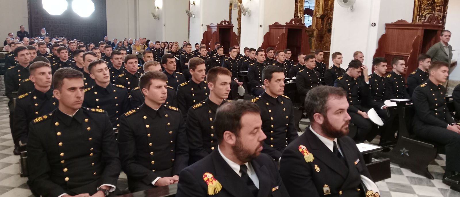 Así ha sido la despedida de los guardiamarinas de la Virgen del Carmen antes de embarcar en el 'Juan Sebastián de Elcano'