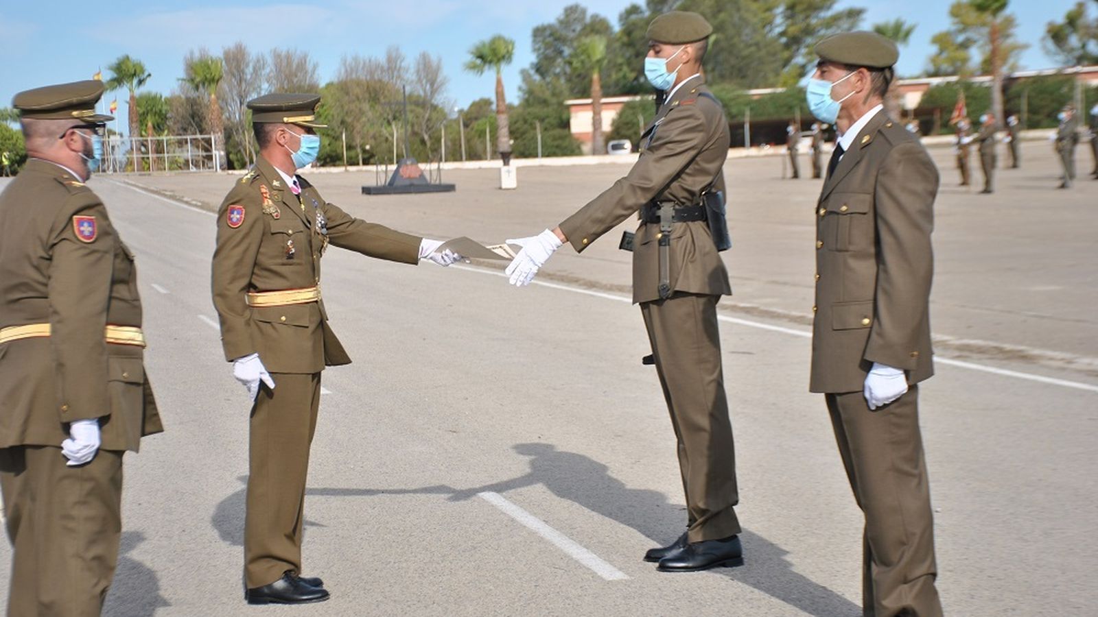 Entrega Diploma a los números 1 de la promoción.